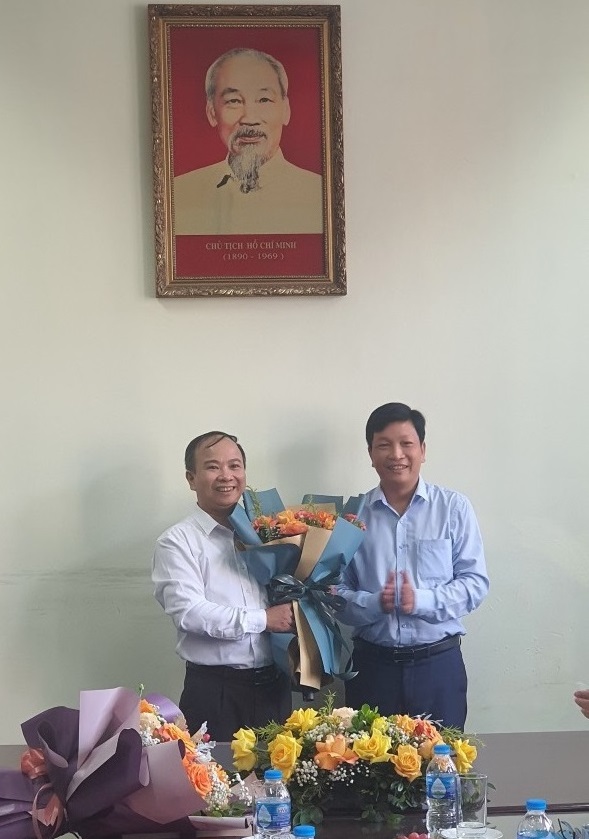 bai_le_cong_bo_trao_qd_vien_truong..._o._cv_son_a6.png.jpg.png