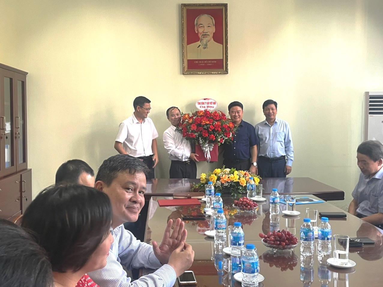 bai_le_cong_bo_trao_qd_vien_truong..._o._cv_son_a7.png.jpg.png