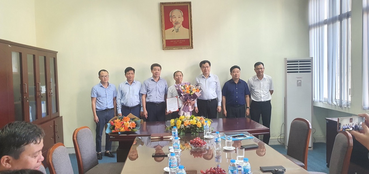 bai_le_cong_bo_trao_qd_vien_truong..._o._cv_son_a8.png.jpg.png