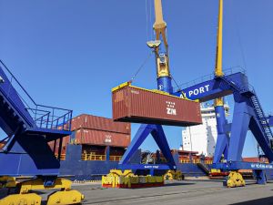 Tiếp tục xuất khẩu giấy cho doanh nghiệp Lào qua cảng Chu Lai