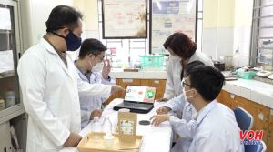 Nghiên cứu vật liệu mới cứng gấp 8 lần thép từ bùn giấy